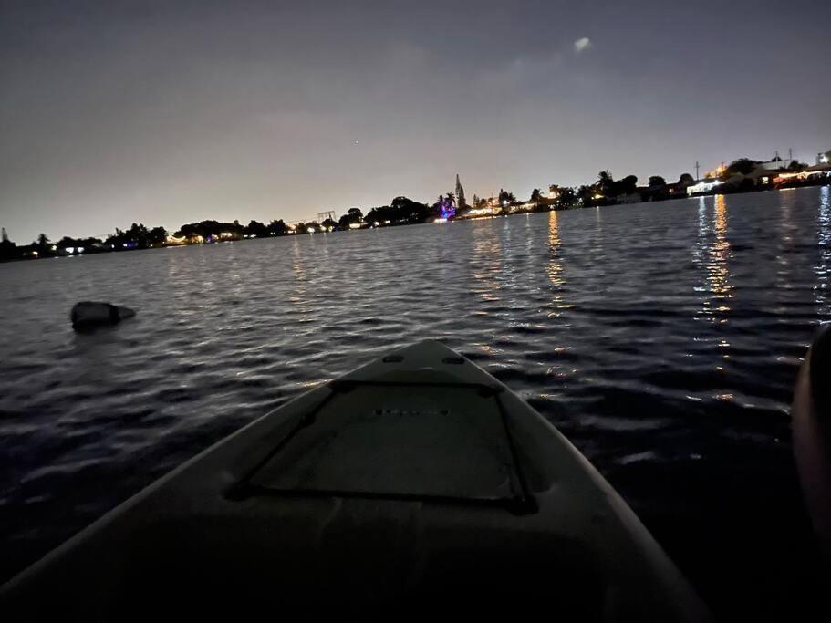 Supervilla - Lakefront - Sunsets, Kayaks, Grill フォート・ローダーデール エクステリア 写真