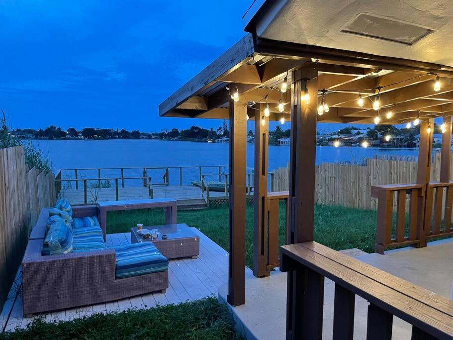 Supervilla - Lakefront - Sunsets, Kayaks, Grill フォート・ローダーデール エクステリア 写真