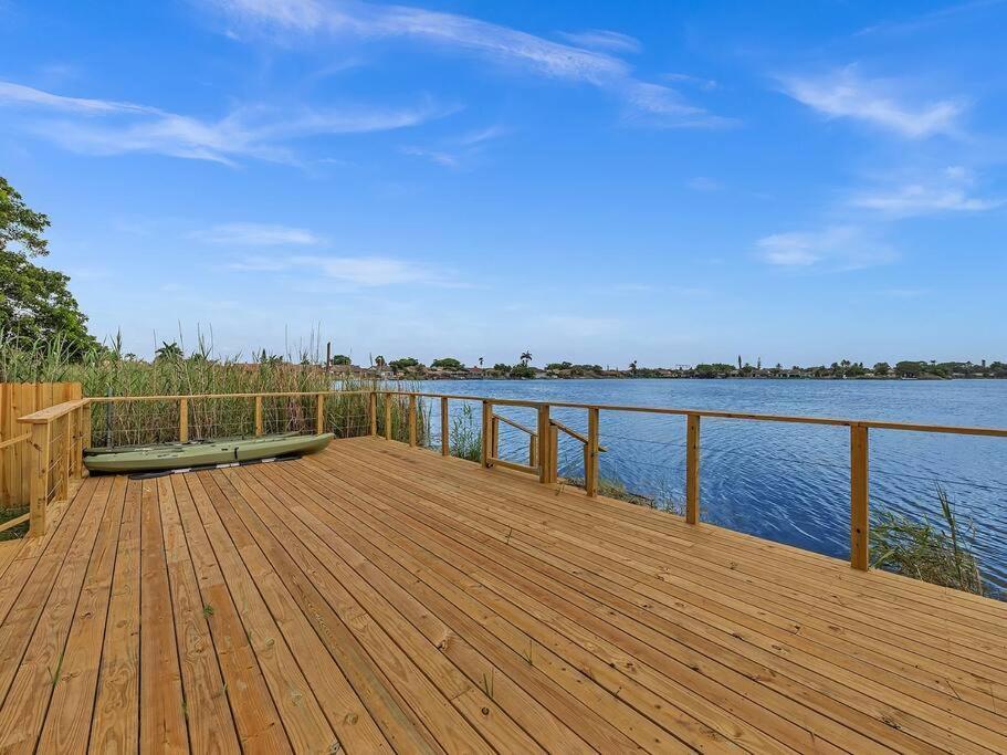 Supervilla - Lakefront - Sunsets, Kayaks, Grill フォート・ローダーデール エクステリア 写真