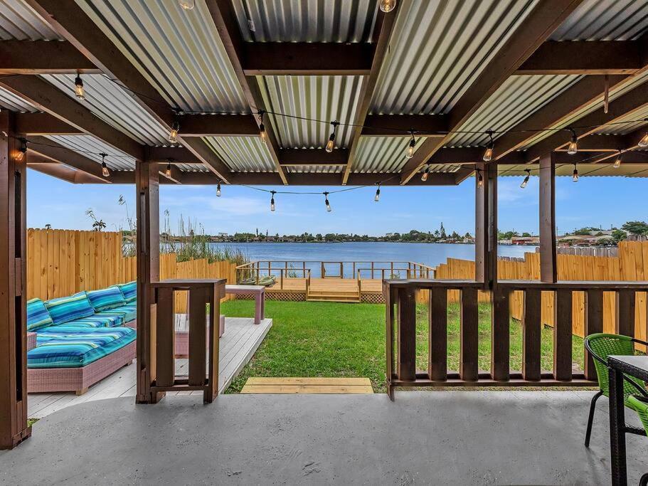 Supervilla - Lakefront - Sunsets, Kayaks, Grill フォート・ローダーデール エクステリア 写真