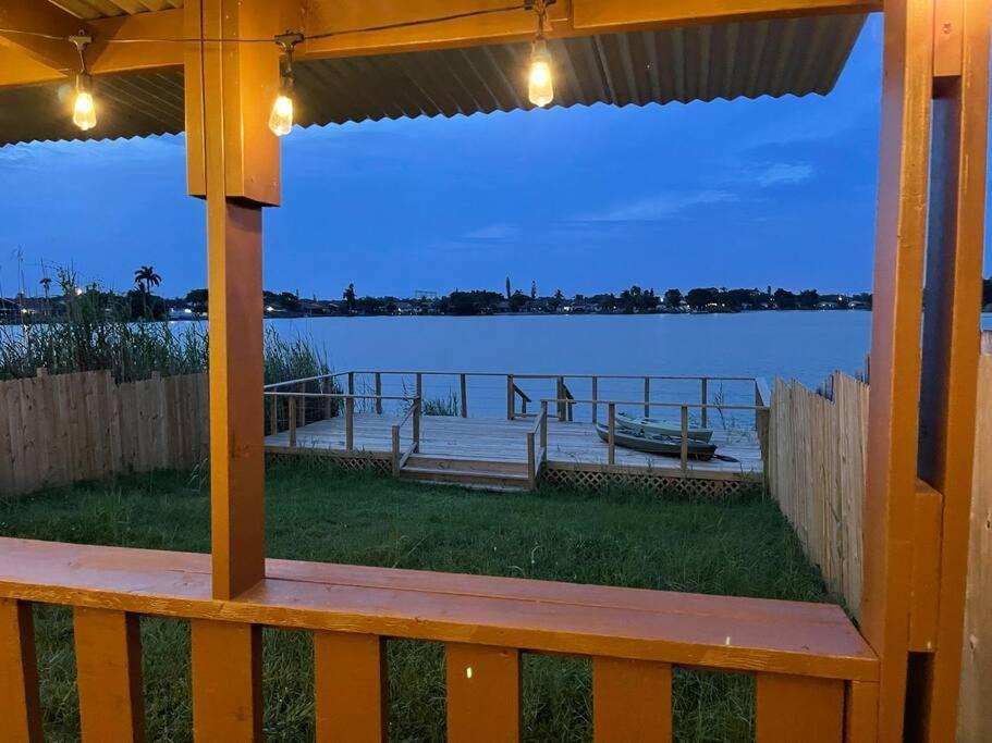 Supervilla - Lakefront - Sunsets, Kayaks, Grill フォート・ローダーデール エクステリア 写真